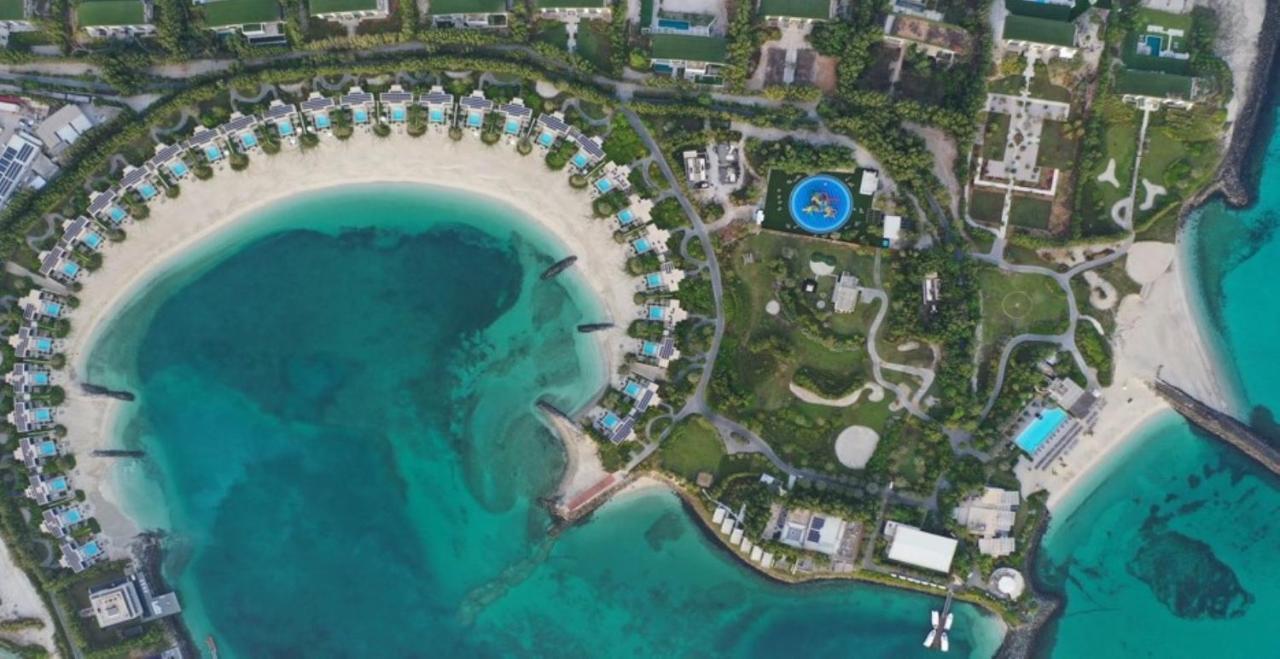 Nurai Island, Saadiyat Otel Abu Dabi Dış mekan fotoğraf Aerial view of the Atlantis Paradise Island resort, with the location of the Atlantis Water Park highlighted in blue