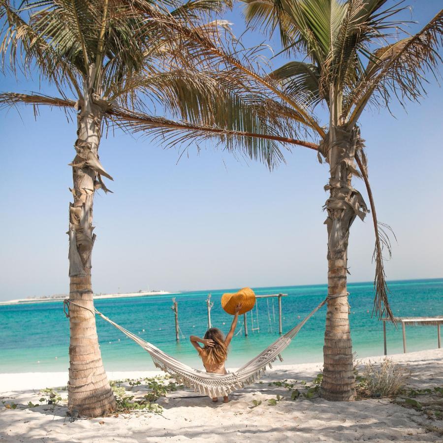 Nurai Island, Saadiyat Otel Abu Dabi Dış mekan fotoğraf Hammock on the beach